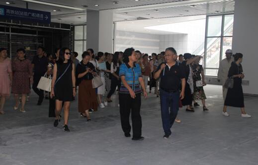 喜迎十九大，身邊看變化——我市干部賢內助、鄉鎮街道負責人參觀高鐵商務區