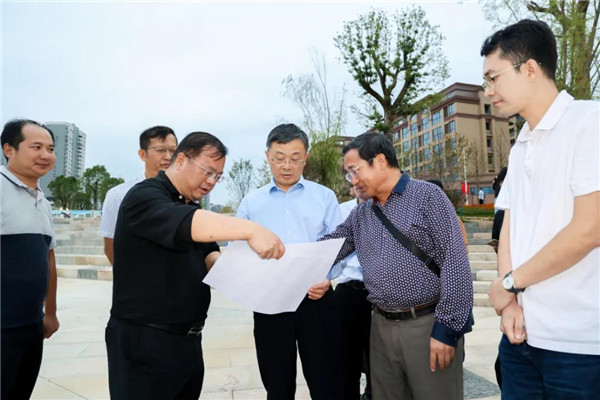 肖承貴深入市城投集團(tuán)重點項目建設(shè)現(xiàn)場調(diào)研