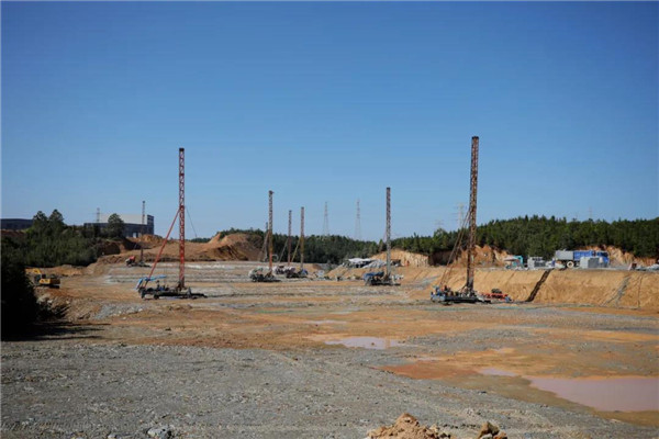 記者節(jié):媒體聚焦昌南新區(qū)、城投集團(tuán)重點(diǎn)項(xiàng)目建設(shè)工地