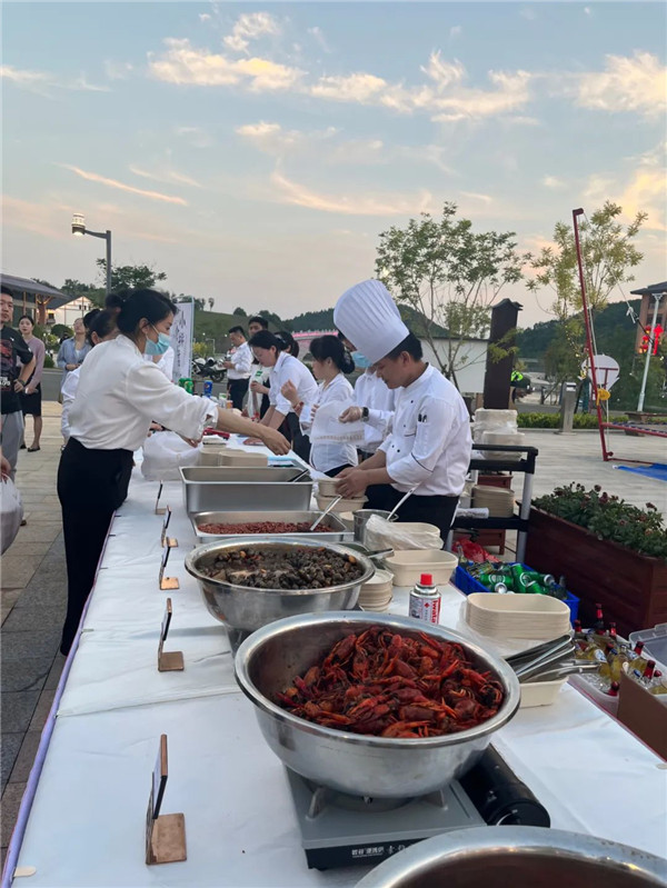 興商貿(mào) 促消費(fèi) 惠民生！景德鎮(zhèn)這里的夜市很火爆！