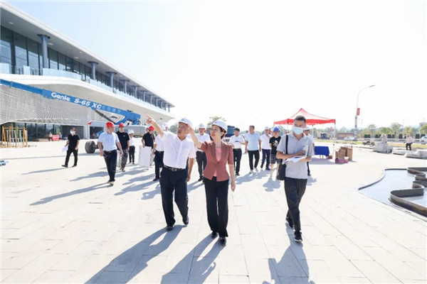 胡雪梅調研國慶期間不停工重點項目、商貿旅游消費工作