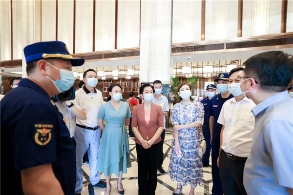 胡雪梅調研國慶期間不停工重點項目、商貿旅游消費工作