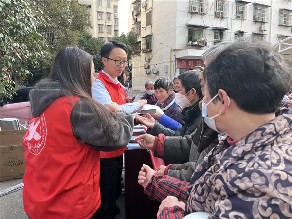 市城投集團進社區開展反邪教宣傳