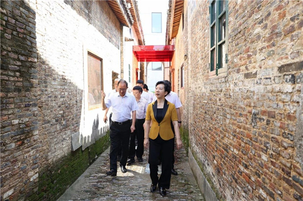 胡雪梅:珍惜寶貴資源資產 政企同心同向發力 共促全市經濟高質量發展