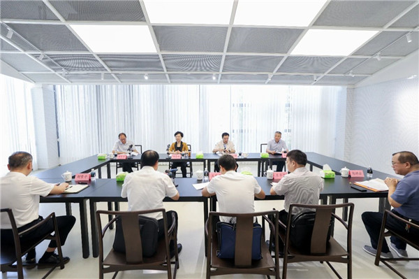 胡雪梅:珍惜寶貴資源資產 政企同心同向發力 共促全市經濟高質量發展